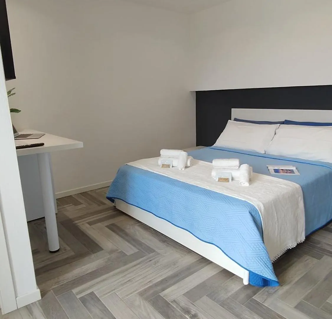 מלון Quartu SantʼElena Stanza Idromassaggio 2 0*,  איטליה